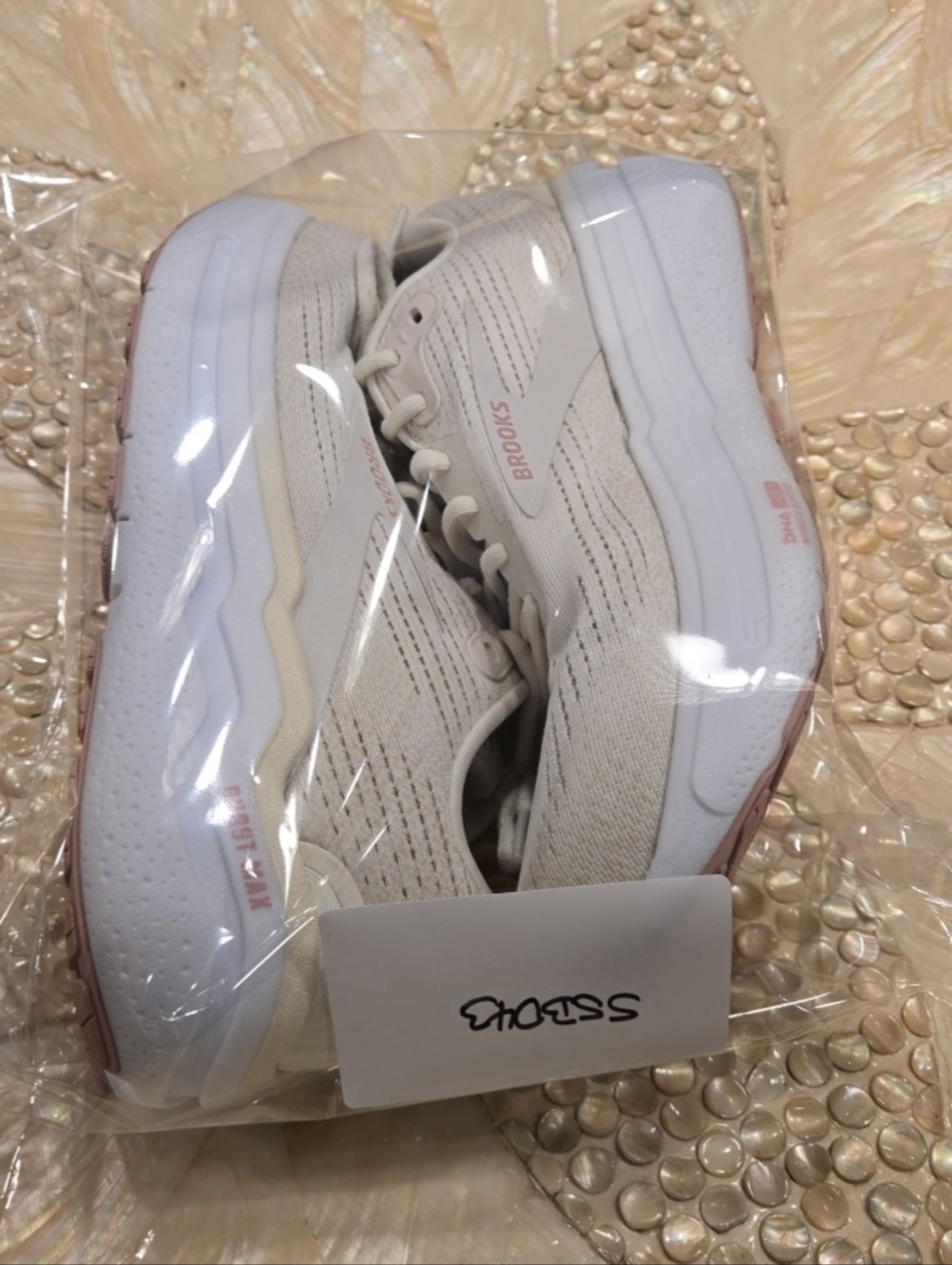 Brooks Ghost Max 2 Women's Size 10 Coconut Milk Zephyr Sneakers - Picture 11 of 11